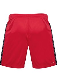 Pantalones cortos deportivos rojos con una textura suave, presentan franjas laterales negras con un patrón de cuadros. Cintura elástica para mayor comodidad.
