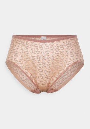 Krajkované spodní prádlo v broskvové barvě s poloprůhlednou, vzorovanou tkaninou, která obsahuje opakující se design. Měkký pas a nohavičky v ladící barvě.