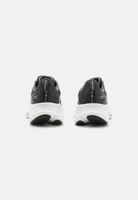Saucony RIDE 17 - Scarpe da corsa su strada - black/white