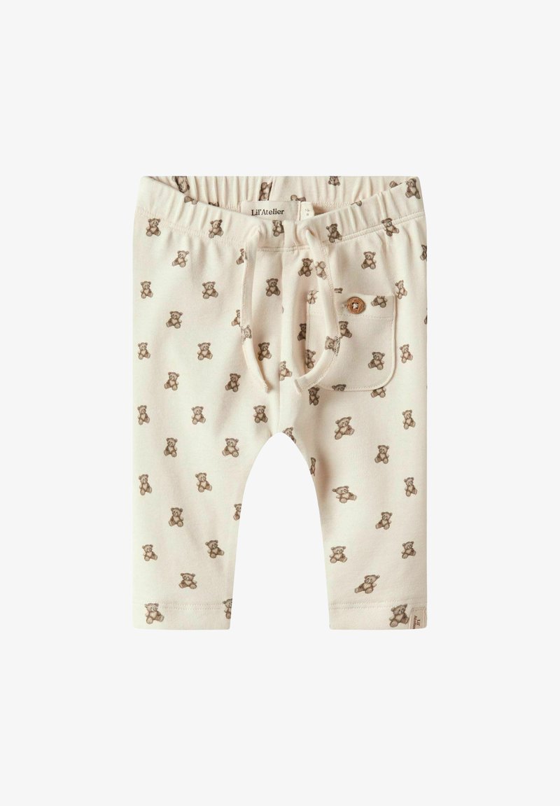 Cremefarvede babybukser med brunt teddybjørneprint, elastisk talje, snøre og lille frontlomme med knapdetalje.