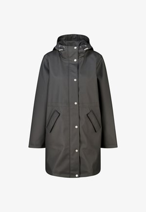 Zwarte waterdichte regenjas met capuchon, lange mouwen, drukknopen aan de voorkant en twee schuine voorzakken.