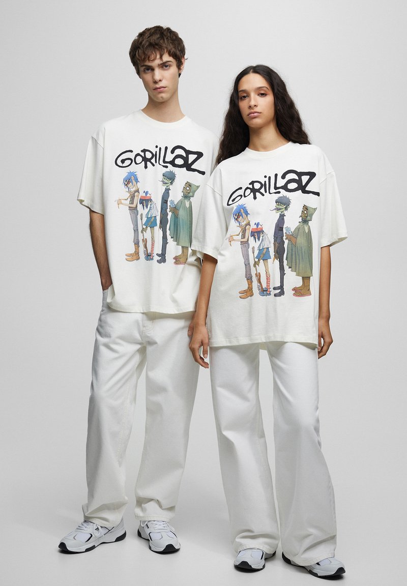 PULL&BEAR GORILLAZ Triko s potiskem white/bílá Zalando.cz