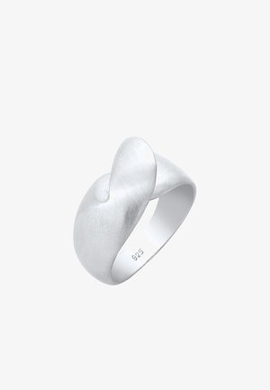 Zilverkleurige ring met een gladde, geborstelde afwerking en een gebogen, verstrengeld ontwerp. Gemarkeerd met "925", wat aangeeft dat het om sterling zilver gaat.