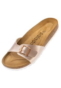 Infradito con una fascia metallica color rosa oro, plantare in sughero, foderato in suede color beige e suola bianca texturizzata; presenta una fibbia regolabile.