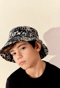 Next BUCKET - REGULAR FIT - Chapeau - monochrome grafitti