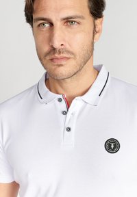 Le Temps Des Cerises Poloshirt - blanc