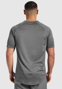 Smilodox POWERFIT TRIPLE PERFORMANCE - T-shirt till träning - anthrazit