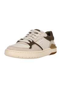 Hellebeige Sneaker mit braunen Wildlederakzenten, durch perforierte Details und weißen Schnürsenkeln. Gummisohle mit strukturiertem Profil.