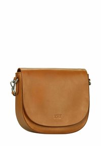 Sac à épaule en cuir tan avec un rabat courbé, quincaillerie en argent et logo embossé. Design simple, texture douce et taille pratique.