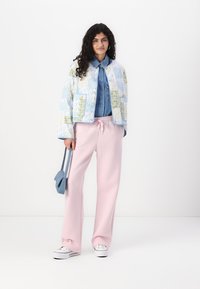 ONLY ONLELVIRA JACKET - Lengva striukė - cool blue