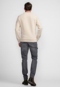Thumbnail Image 6