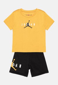 Jordan JORDAN SUSTAINABLE UNISEX SET Shorts yellow ochre/gelb
