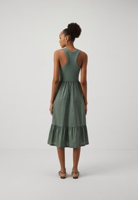 GAP MIDI DRESS - Denné šaty - laurel wreath