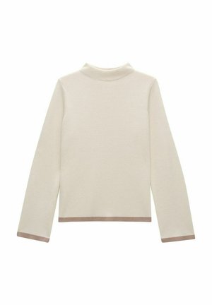 Cremefarvet turtleneck top med lange ærmer, der har en rund krave og en brun kantdetalje i bunden og ved ærmerne. Blød strikket tekstur.