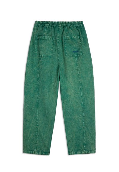Groene denim broek met een elastische tailleband, twee grote achterzakken en een licht vervaagde textuur. Rechte pijpen en zichtbare stiksels.