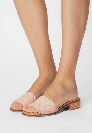 Mis Pepas, Mules - nude