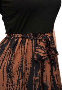 Cloud 5ive 2-TONE MIT BINDEGÜRTEL UND ABSTRAKT - Maxiklänning - black