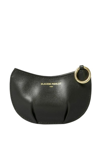 Pochette in pelle nera dalla forma arrotondata, superficie testurizzata, hardware in tono dorato e nome del marchio impresso, con dettaglio ad anello in metallo.