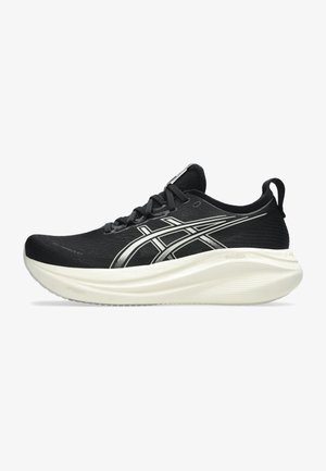 Chaussure de course athlétique noire avec semelle blanche et logo ASICS blanc sur le côté, avec lacets et languette au talon.