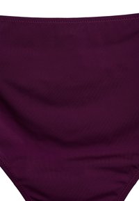 Bikiniunderdel i en djup burgundy färg, tillverkad av ett mjukt, stretchigt tyg. Har en hög midja och platta sömmar.
