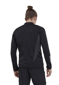 Schwarz-langärmliges Sportshirt mit hohem Kragen, strukturierten Seitenpaneelen und kontrastierenden weißen Akzenten an den Ärmeln.