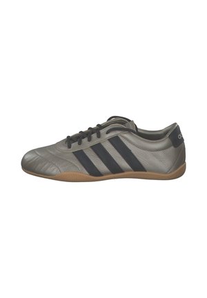 GRAND  - Sneaker low - caber met carbn gum