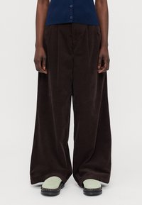 ONLY Tall ONLSVEA NESSA CORD WIDE  - Trousers - seal brown