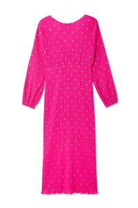 Long pink dress with long sleeves, featuring a ribbed texture and gold dot pattern. Round neckline and fitted waist.