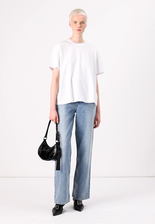 DANYA BOXY - Basic T-shirt4