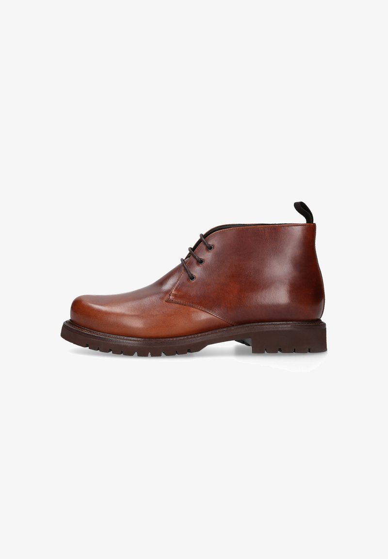 Braune Lederstiefeletten mit glatter Oberfläche, runder Spitze und drei Ösen. Verfügt über eine strukturierte Gummisohle und eine Zuglasche an der Ferse.