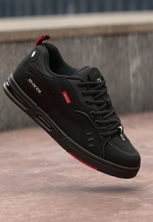 CT 4 - Skeitborda apavi - black