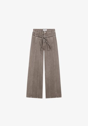 Pantaloni a gamba larga di colore taupe, realizzati in cotone con una texture morbida. Presentano una vita con coulisse e dettagli con cuciture verticali.