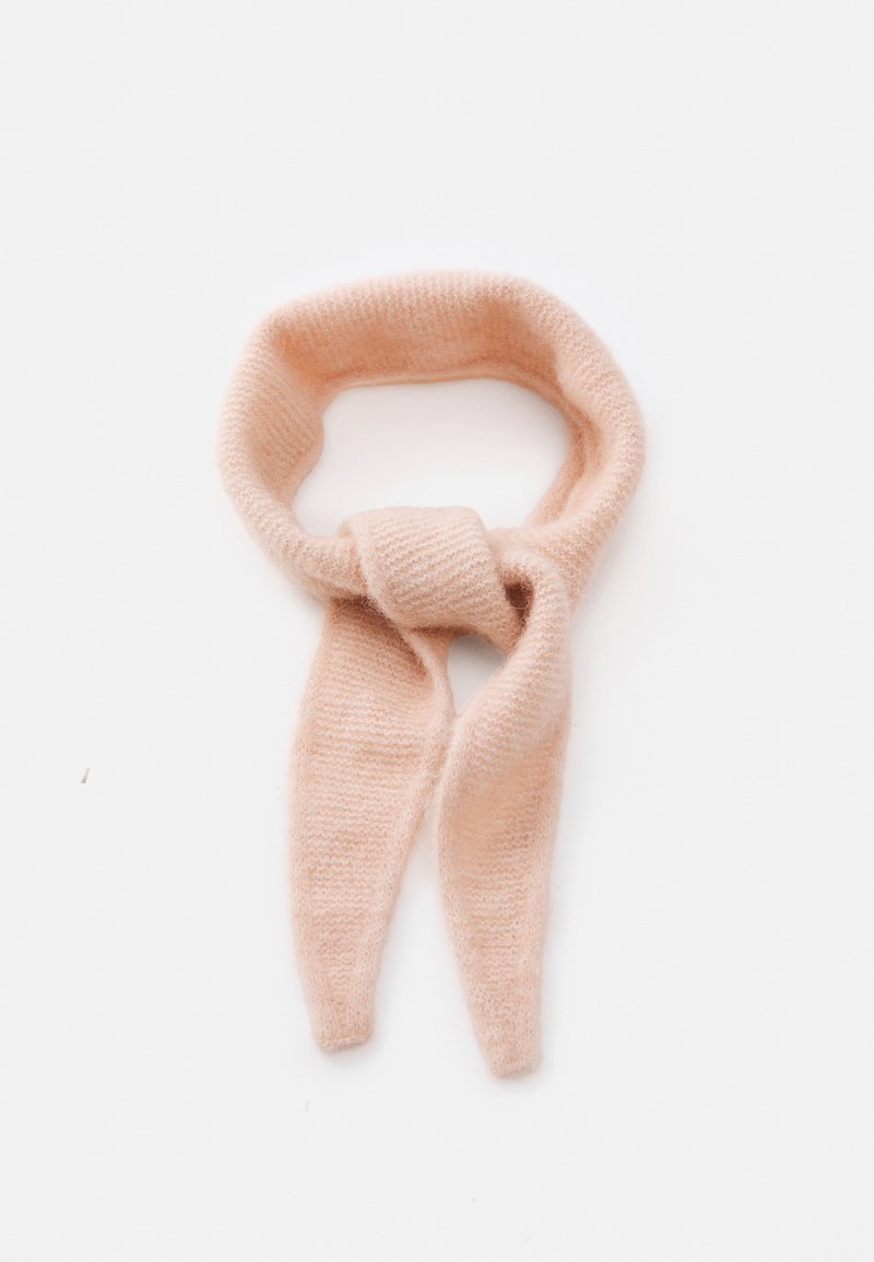 Kahvatoon roosa kudumisvillane sall, pehme tekstuur, silmustatud disain pikendatud otstega, millel on sõlme detail keskel.