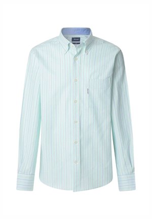 Jasnoniebieska, w paski koszula zapinana na guziki z długim rękawem, z małą kieszonką, kontrastowym kołnierzykiem oraz subtelnymi czerwonymi i zielonymi paskami.