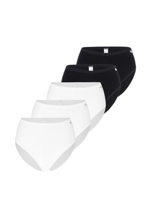 Fünf Baumwollslips mit hohem Bund, drei in Weiß und zwei in Schwarz, in einer versetzten Reihe auf einem schlichten weißen Hintergrund angeordnet.