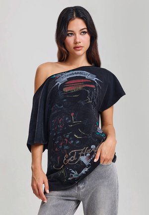 Ed Hardy, WOMENS FLYING CRANES RELAXED OFF SHOULDER WASHED T-SHIRT - T-shirt imprimé - black
