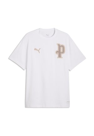 Witte T-shirt met korte mouwen met een beige Puma-logo op de linkerborst en een grote beige letter "p" op de rechterborst, ronde hals.