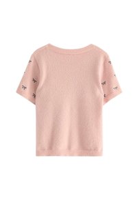 Kortærmet, blød lyserød sweater med en struktureret overflade, der har små sorte buebroderier på skuldrene og en rund halsudskæring.