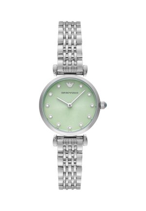 Sølvfarvet metalarmbåndsur med lysegrøn urskive, krystaltimemarkører og Emporio Armani-logo ved kl. 12.