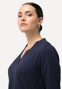 Ulla Popken V-AUSSCHNITT 3/4-ARM - Langarmshirt - marine