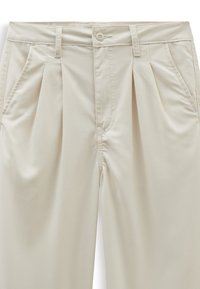 Pantaloni beige plissettati con chiusura a bottone e vita piatta. Tessuto liscio con un leggero lucido e tasche laterali.