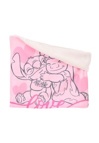 Couverture en polaire rose avec des personnages de dessin animé Stitch et Lilo s'enlaçant, accompagnée d'un motif de texte "amour" et de motifs de cœurs en arrière-plan.