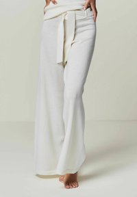 YOU LOOK PERFECT SET - Pyjamas - bonewhite