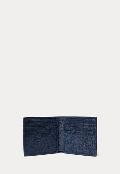 Tmavomodrá textúrovaná kožená peňaženka so skladacím dizajnom, vybavená viacerými priehradkami na karty a malým ražbovým logom v dolnom pravom vnútornom paneli.