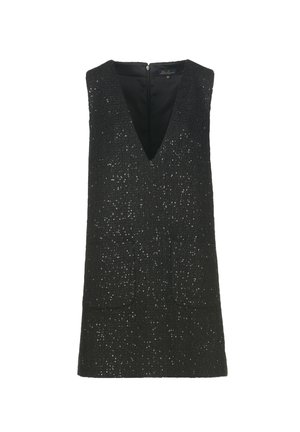 Vestido negro sin mangas con un escote en V profundo, hecho de una tela texturizada con un patrón moteado; cuenta con dos bolsillos frontales y un cierre de cremallera en la parte posterior.