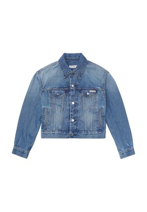 Blauwe spijkerjas met lange mouwen, klassieke kraag, knoopsluiting, borstzakken en een lichte stone-wash textuur. Calvin Klein-label zichtbaar.