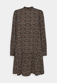 Mustassa pitkähihassa mekko, jossa on kerroksellinen helma ja kukkakuosi, jossa on väreinä valkoista, vaaleanpunaista ja oranssia tummalla taustalla.