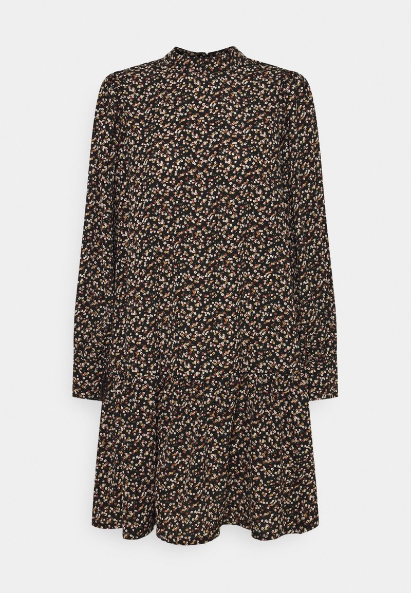 Mustassa pitkähihassa mekko, jossa on kerroksellinen helma ja kukkakuosi, jossa on väreinä valkoista, vaaleanpunaista ja oranssia tummalla taustalla.