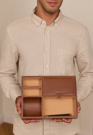 Gusti Leder, BIG ACCESSORIES BIANKA UNISEX - Altri accessori - braun