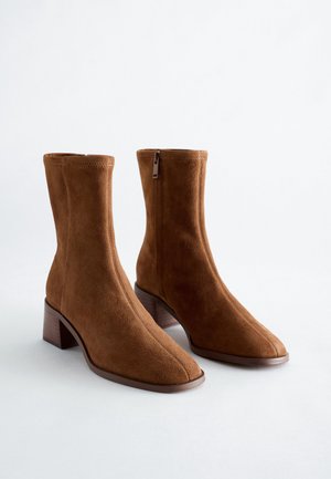 & OTHER STORIES, SOCK BOOTS - Bottines - cognac